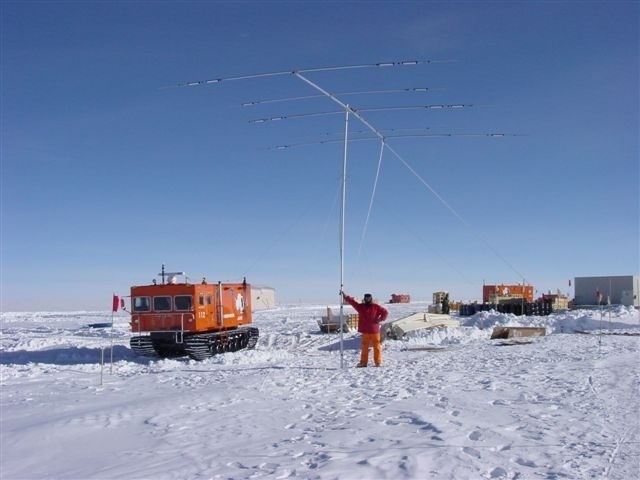 Dome Fuji. De koudste plek op onze aardkloot. De dome ligt op Antarctica en de laagste temperatuur die er ooit gemeten is was -92 graden Celcius!