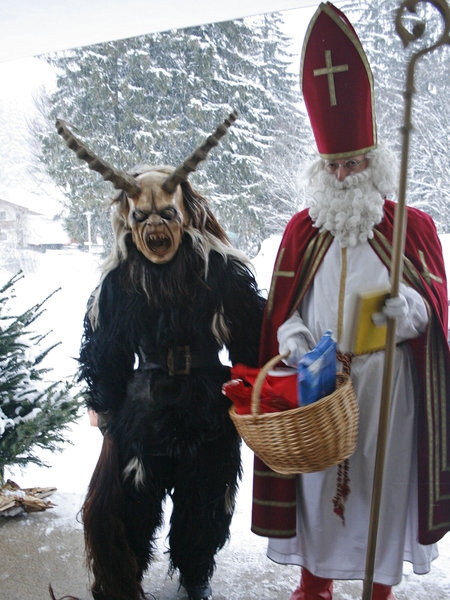 Sankt Nikolaus mit Krampus
