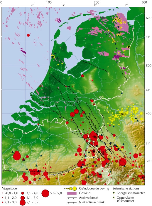 Aardbevingen in Nederland: Aardbevingen in Nederland en omgeving (rode en gele rondjes). Hoe groter, des te zwaarder is de beving. Let op de kleine gele rondjes in Groningen, Drenthe en rond Alkmaar: dit zijn bevingen veroorzaakt door de gaswinning in dat gebied (geinduceerd). Duidelijk is dat de rest van de bevingen geconcentreerd zijn langs breuken in de ondergrond: echte aardbevingen door tektoniek. 