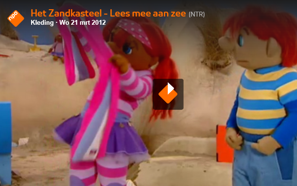 Sassa en Toto vinden op het strand een sjaal. Sassa doet meteen de warme sjaal om, want het is koud buiten. Dat wil Toto ook, maar de sjaal is veel te kort voor hun tweeën. Maar met de sjaal kunnen ze wél leuk spelen.