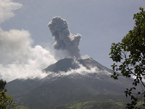 De Tungurahua vulkaan, Nationaal park Sangay, Ecuador (flickr/Lesmode)