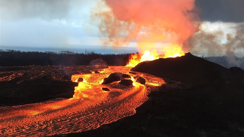 uitbarstende schildvulkaan op Hawaii, 14 juni 2018, Bron RTL nieuws