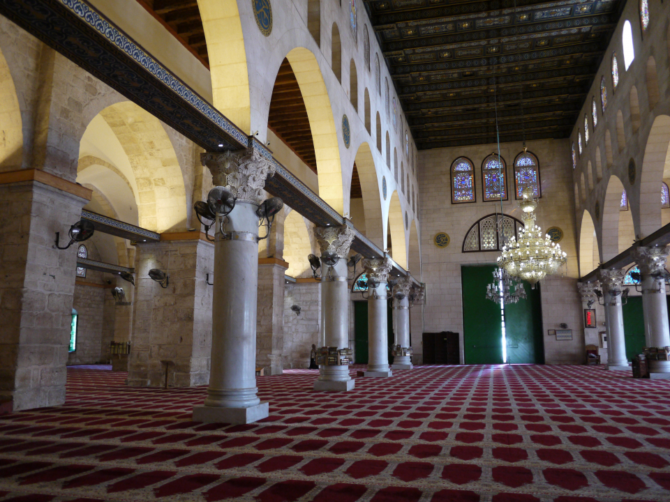 De Al Aqsa moskee van binnen