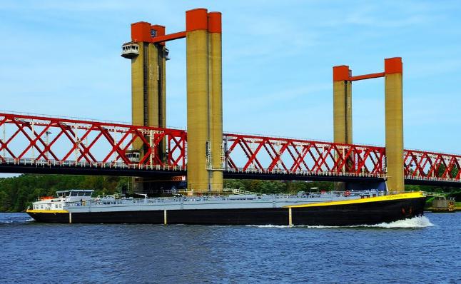 Spijkenisserbrug. Zie jij alle driehoeken?