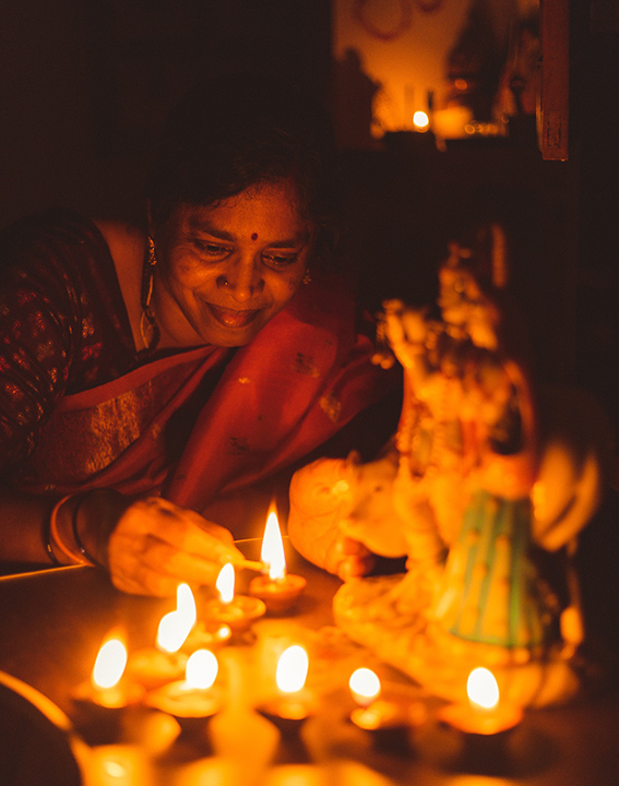 Hindoes vieren Divali (lichtjesfeest)