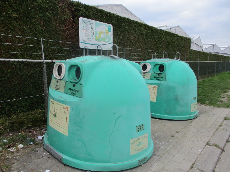 Vertrek in de richting van de glasbollen