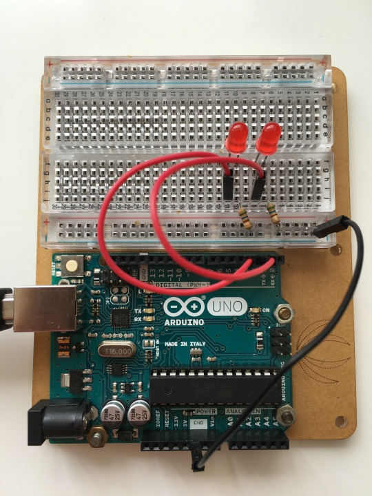 Foto van Arduino met twee LED's