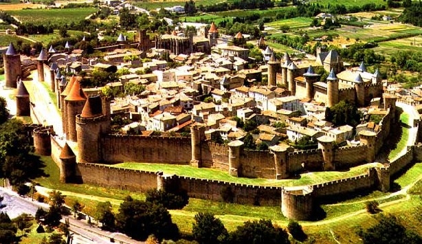 Teken je eigen middeleeuwse stad! - Lesmateriaal - Wikiwijs