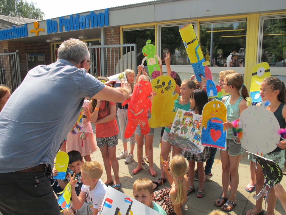 Erik Mattijssen geeft een workshop aan groep 5-6