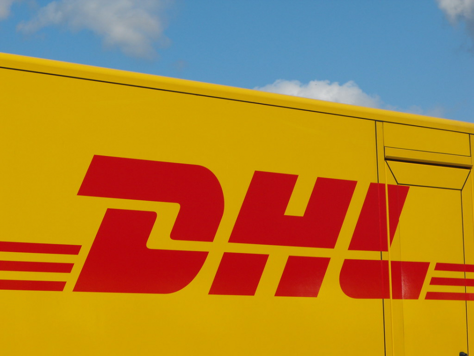 "DHL" by Gerard Stolk (vers l'Assomption) is licensed under CC BY-NC 2.0