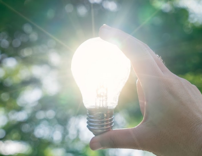 De energie soort licht kan een donkere ruimte "verlichten".