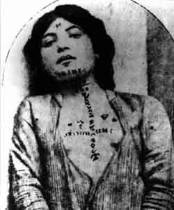 Foto van een Armeense slavin uit 1915.