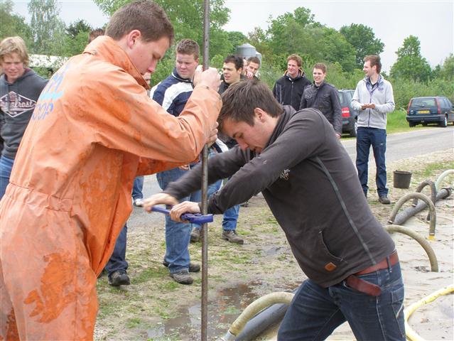 Leerlingen van AOC Oost aan het werk bij Koop Wasserbau in Gildehaus.