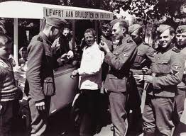 Winkelende Duitse soldaten.
