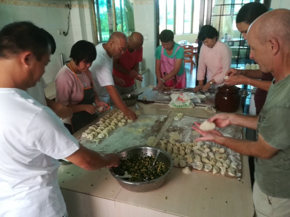 Samen dumplings maken