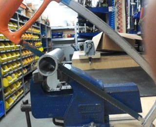 Zaag de PVC leiding recht af en op de juiste lengte