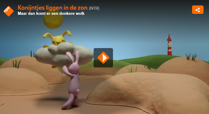 Als Konijn en Konijntje van de zon genieten, verschijnt er een wolk. Konijntje haalt de wolk weg!