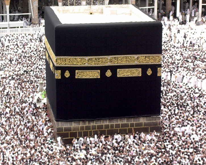 Ka'aba in Mekka met de pelgrims er omheen