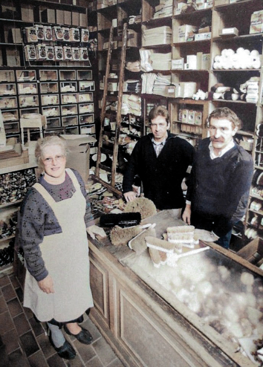 Teun. Anders Bezem en Borstelfabriek - Kuiperstraat