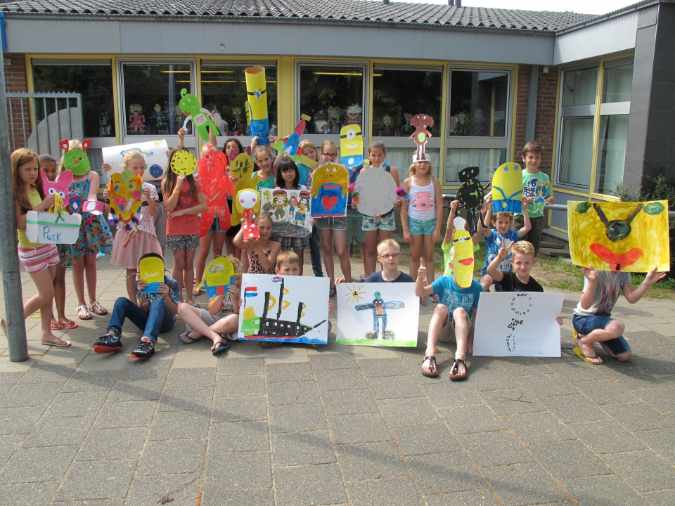 Erik Mattijssen geeft een workshop aan groep 5-6