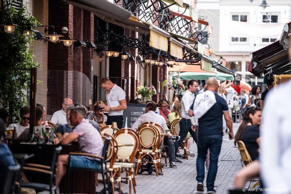 De dienstensector is elk bedrijf wat je kunt zien als een luxe. Denk aan restaurants, een bowlingbaan of een hotel