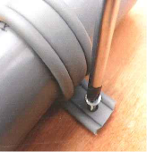 Schroef de beugels op de juiste plaats en maat vast