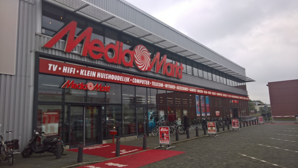 Als een medewerker van de Media Markt jou aanspoort om een product te kopen, is er sprake van commerciële beïnvloeding.