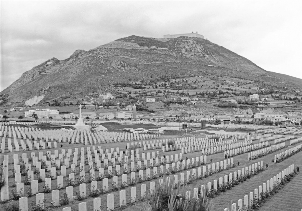 De begraafplaats bij Monte Cassino, in het zicht van de benedictijnse abdij.