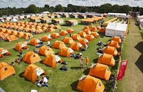 De Oranje camping. Er is altijd een speciale oranje camping in het land waar het EK of WK gehouden wordt.