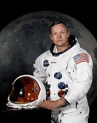 Dit is Neil Armstrong de eerste mens op de maan