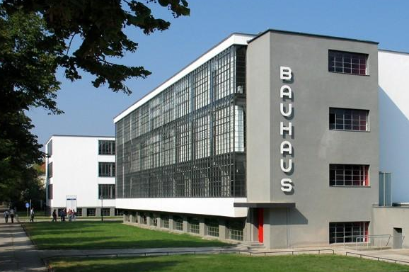 Modern : Bauhaus: glazen wand als gevel