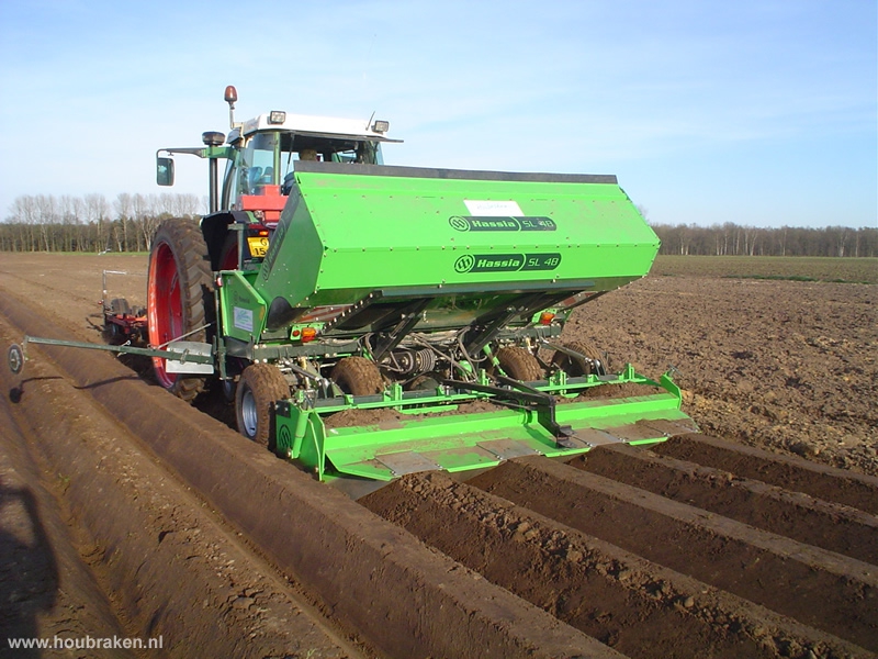 Aardappelen poten; bron Houbraken.nl