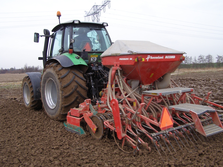 Wintertarwe zaaien Bron Oomen landbouw