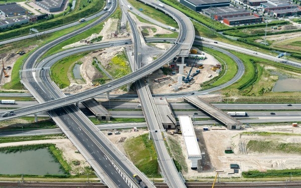 Infrastructuur zijn voorzieningen in een wijk waardoor het beter kan functioneren, zoals wegen, spoorlijnen, leidingen, havens, bruggen en vliegvelden.