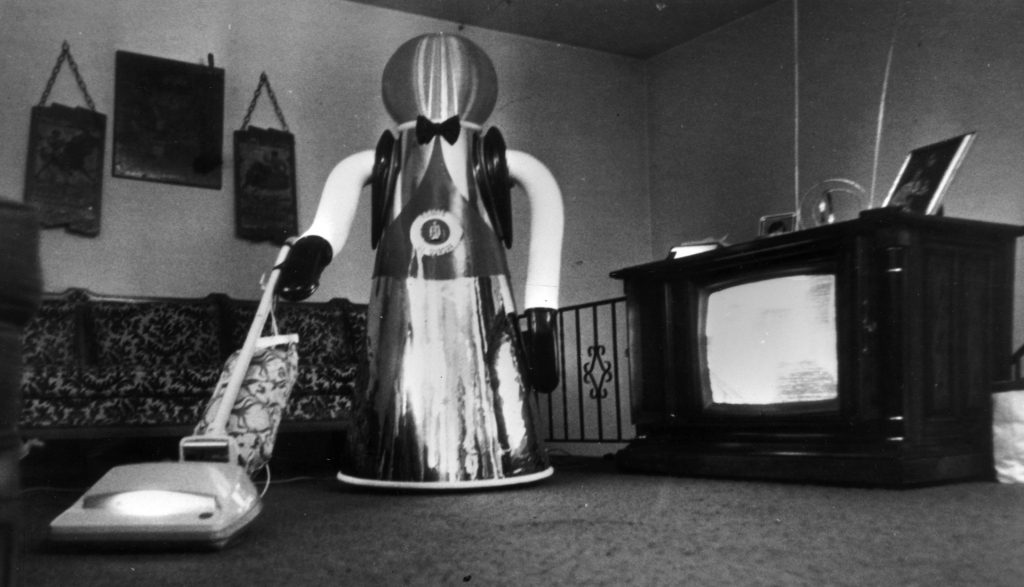 Dit is een huishoud robot die word gebruikt om bijvoorbeeld het stofzuigen of om de vaatwasser in of uit te ruimen