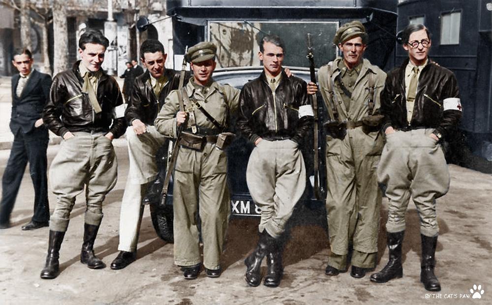 Een groep Brits Republikeinse ambulancebestuurders in Barcelona, 1937