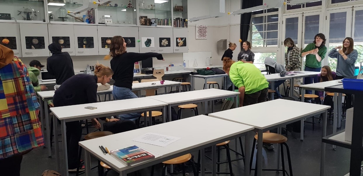 Foto van het osmo-gooien: (4vwo. Vinse school, Amsterdam)